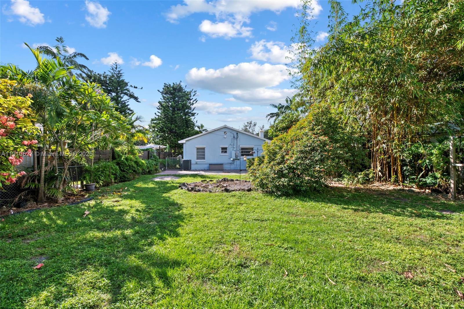 HOLLYWOOD PARK - Residential