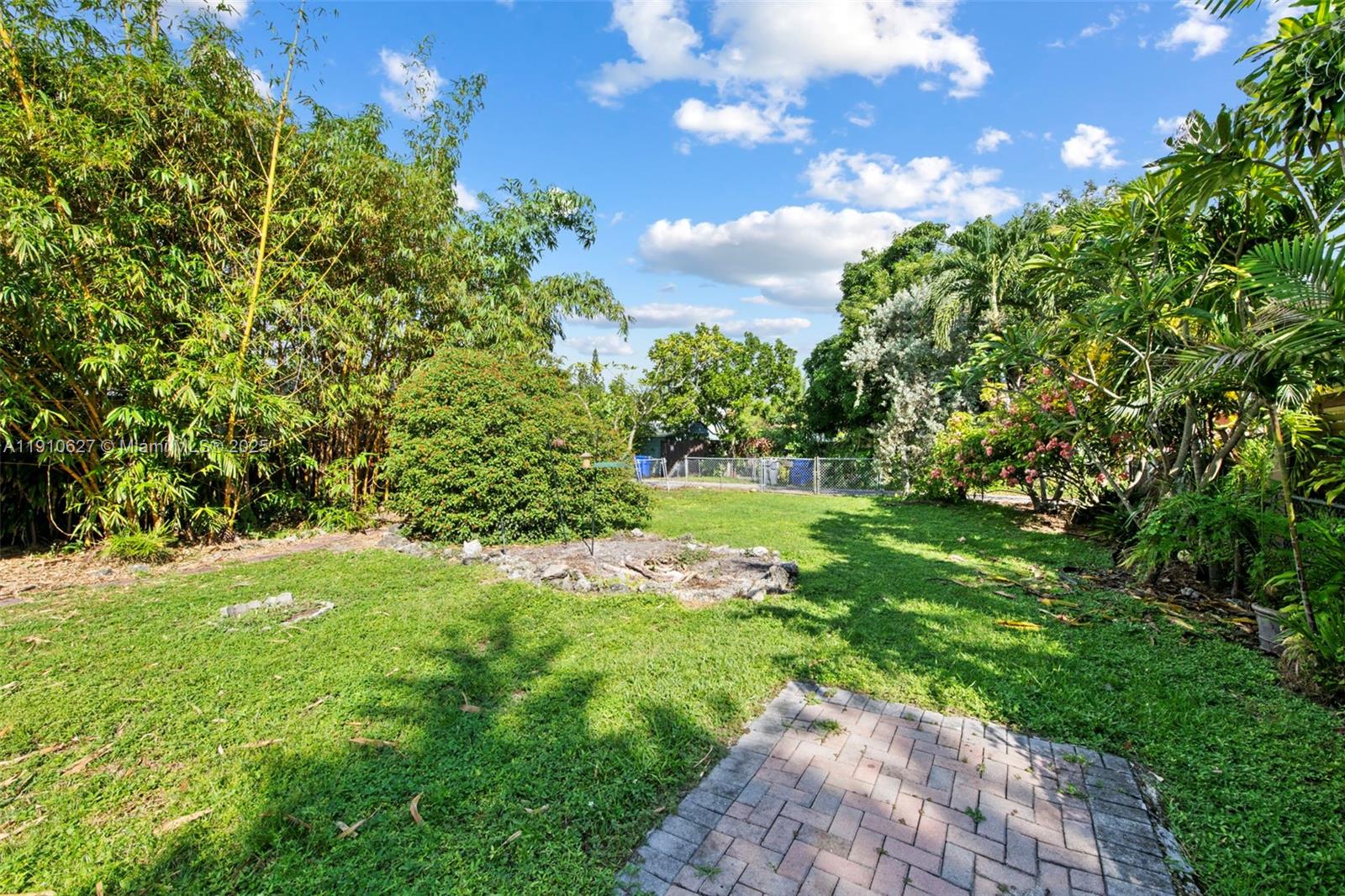 HOLLYWOOD PARK - Residential