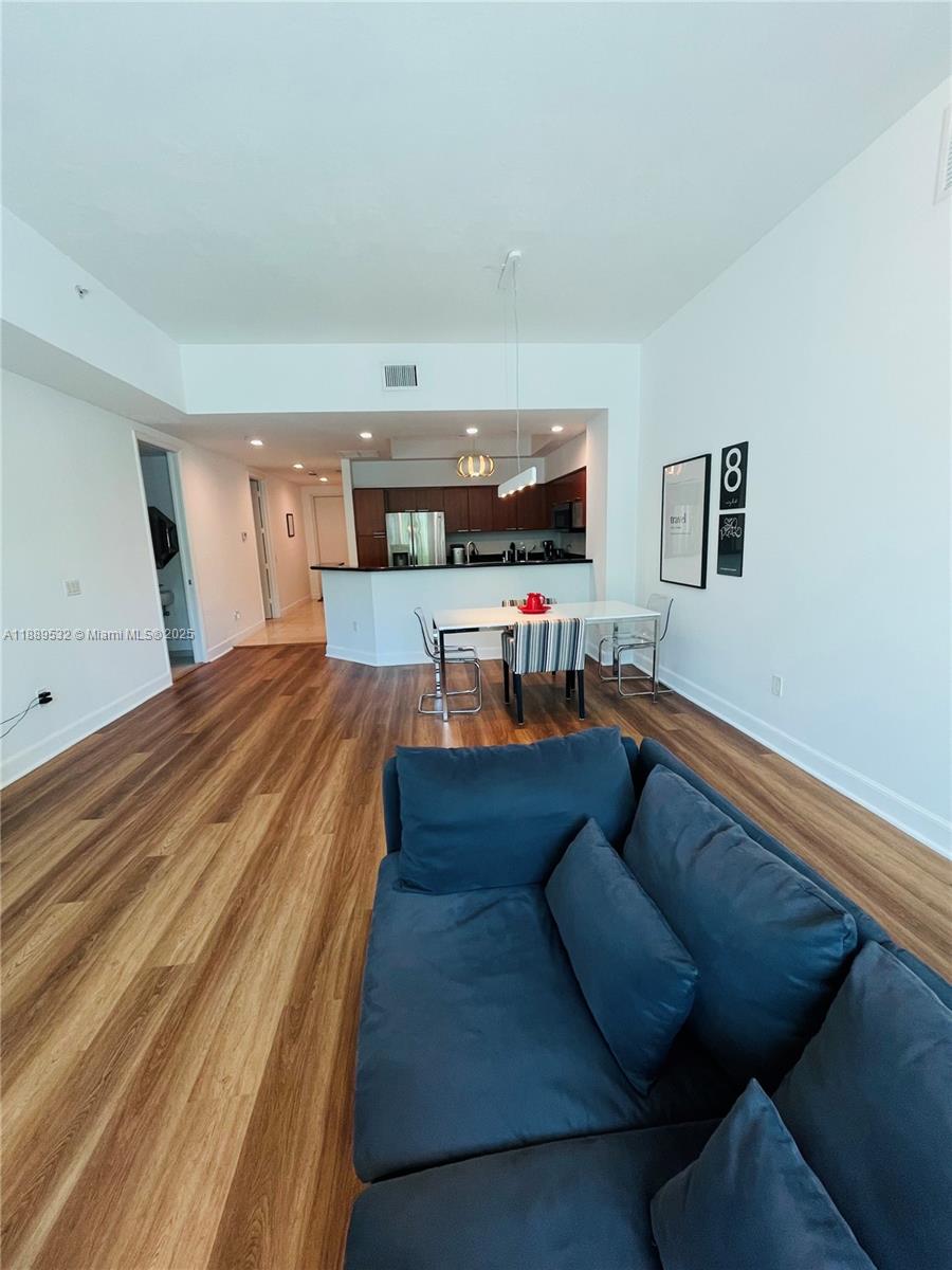 THE OAKS I CONDO - Residential Lease