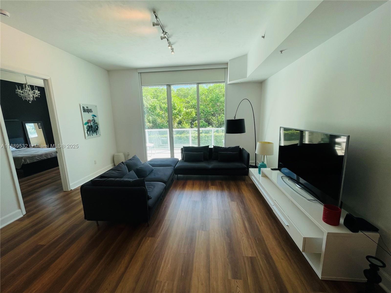 THE OAKS I CONDO - Residential Lease