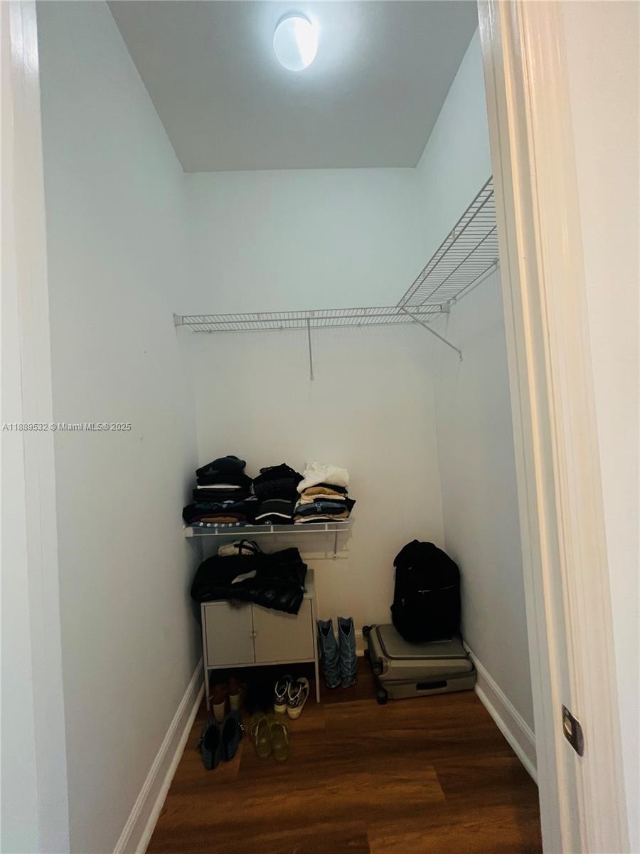 THE OAKS I CONDO - Residential Lease