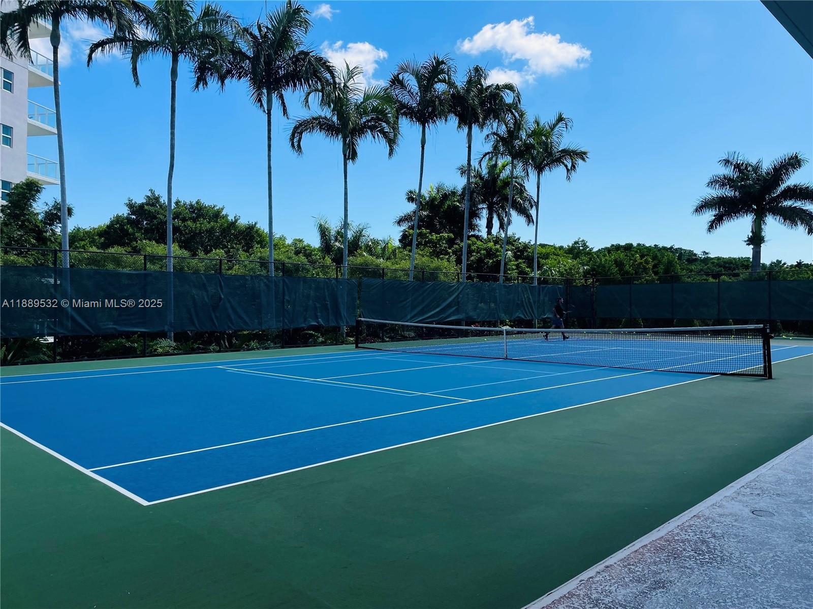 THE OAKS I CONDO - Residential Lease