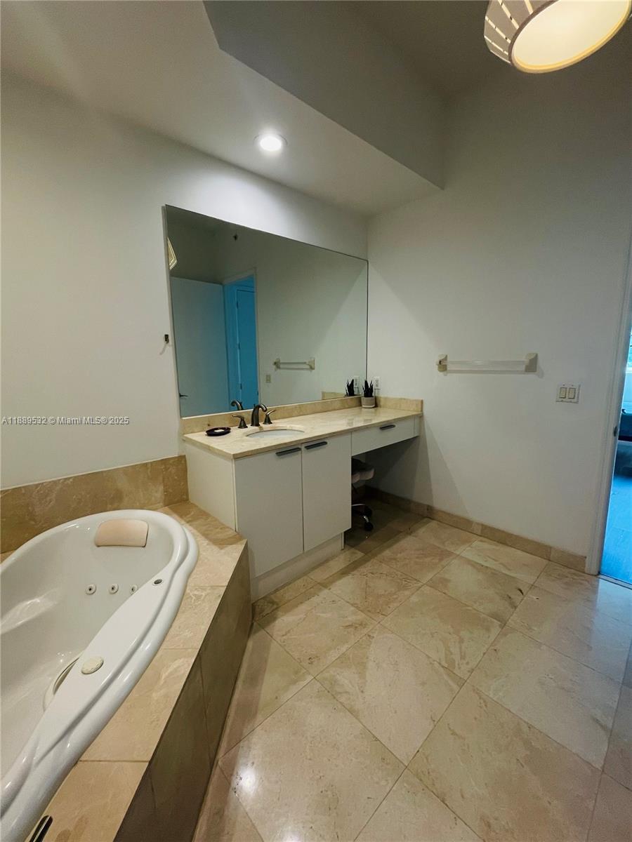 THE OAKS I CONDO - Residential Lease