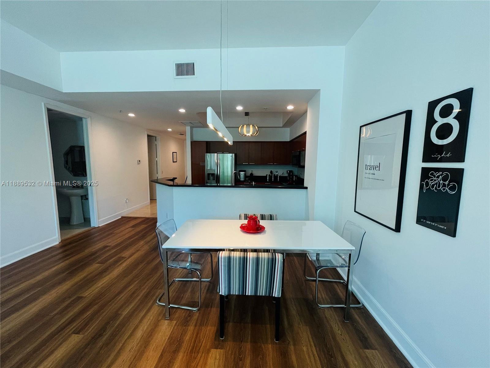 THE OAKS I CONDO - Residential Lease