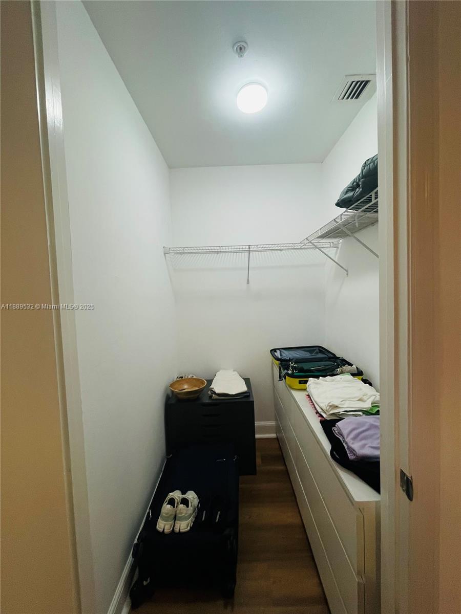 THE OAKS I CONDO - Residential Lease