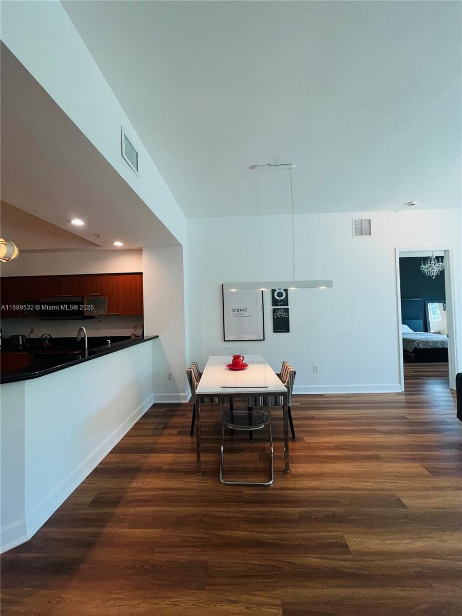 THE OAKS I CONDO - Residential Lease