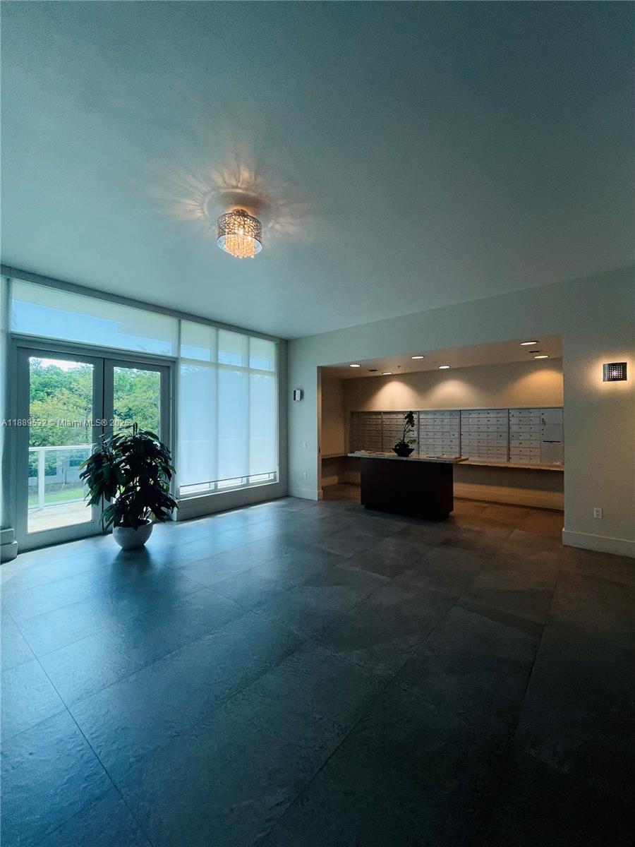 THE OAKS I CONDO - Residential Lease