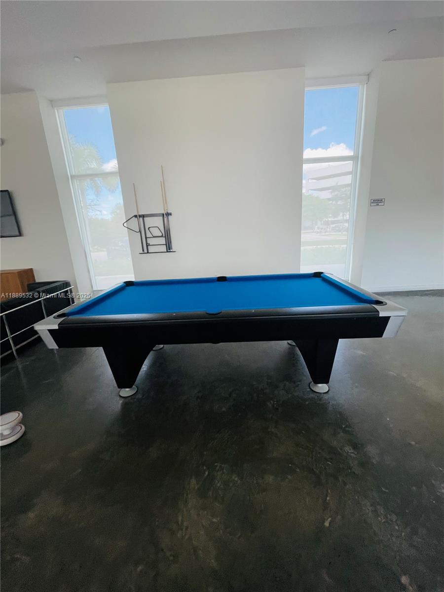 THE OAKS I CONDO - Residential Lease