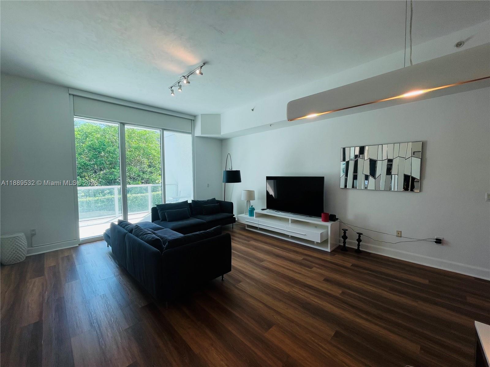 THE OAKS I CONDO - Residential Lease