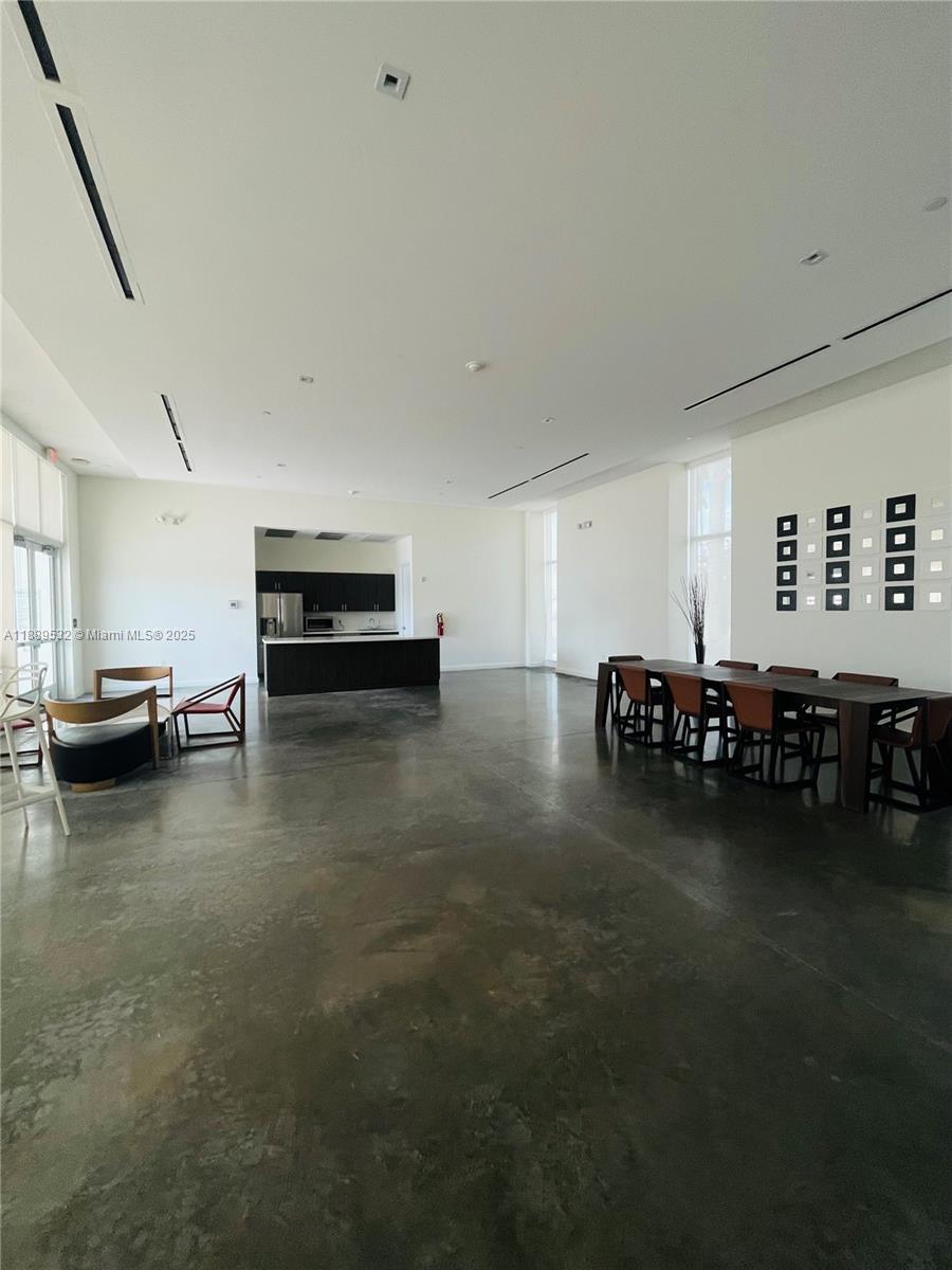 THE OAKS I CONDO - Residential Lease