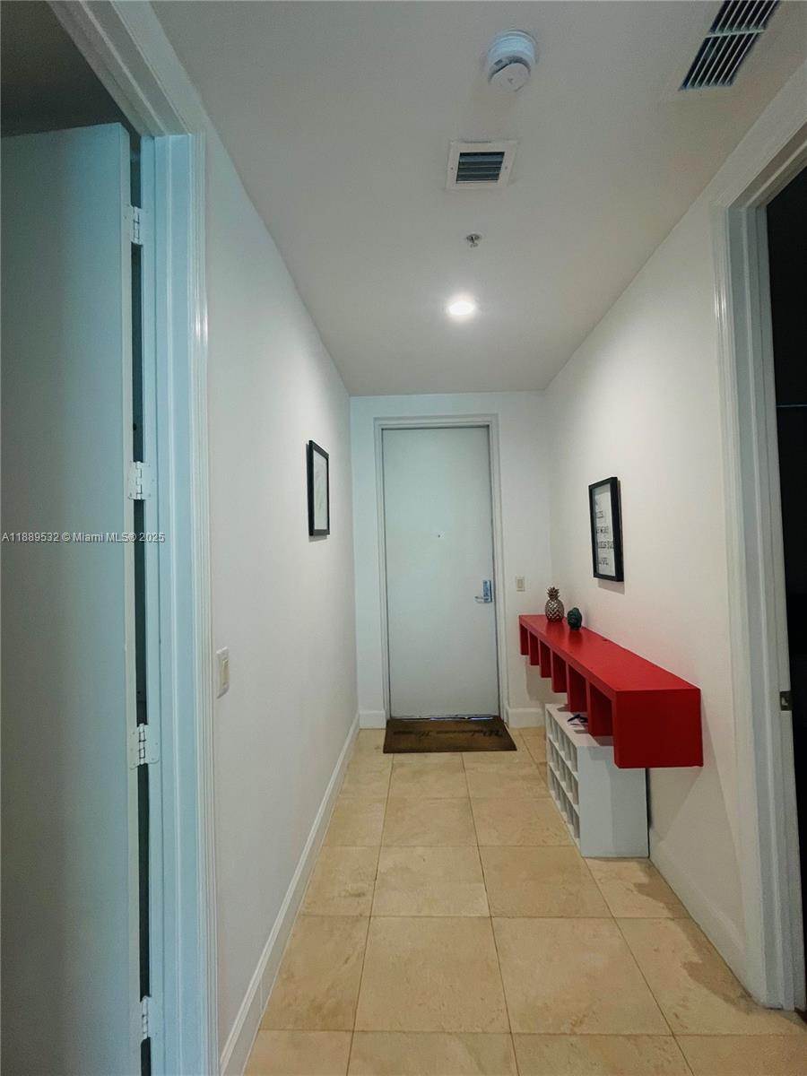 THE OAKS I CONDO - Residential Lease