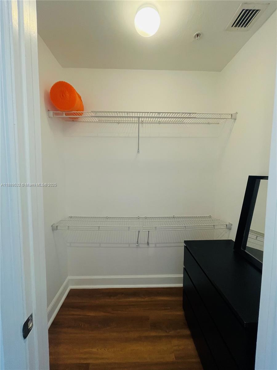 THE OAKS I CONDO - Residential Lease