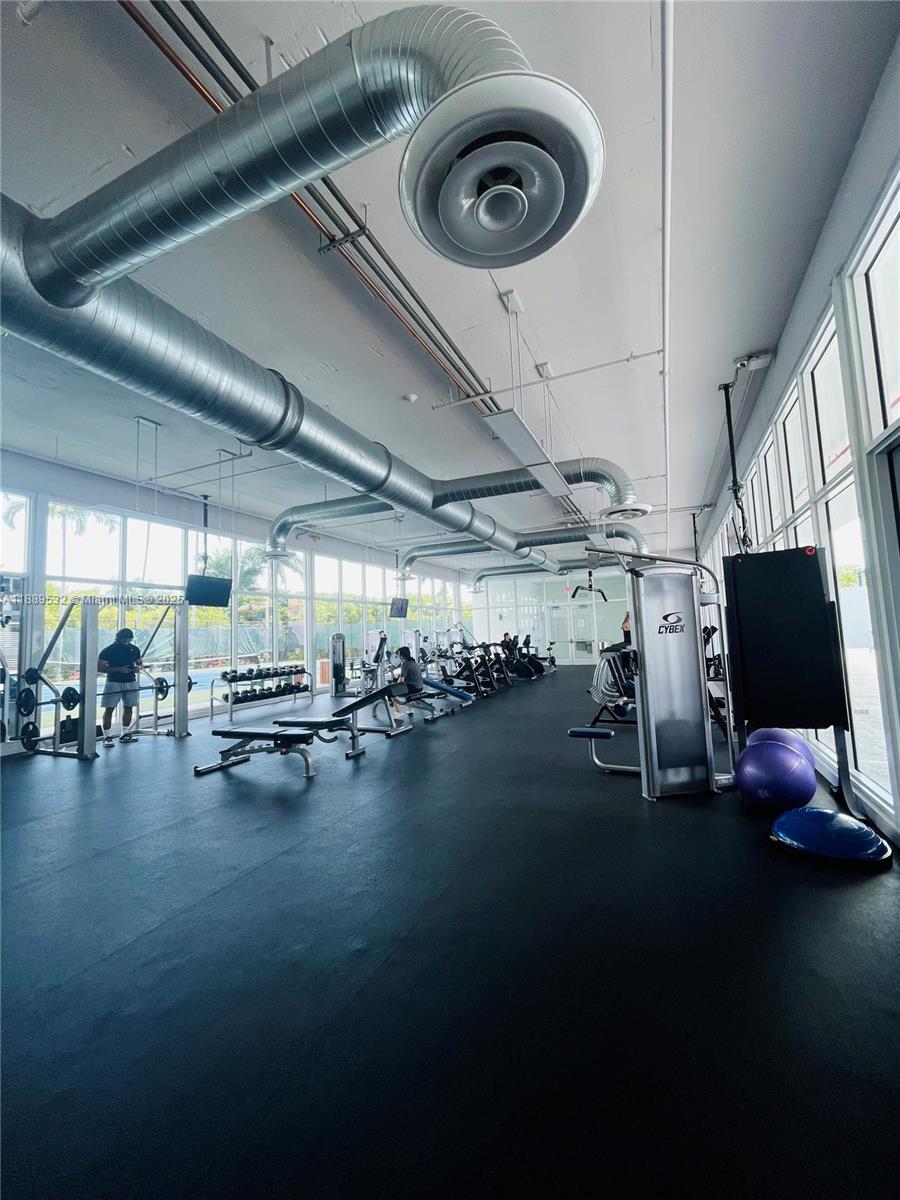 THE OAKS I CONDO - Residential Lease