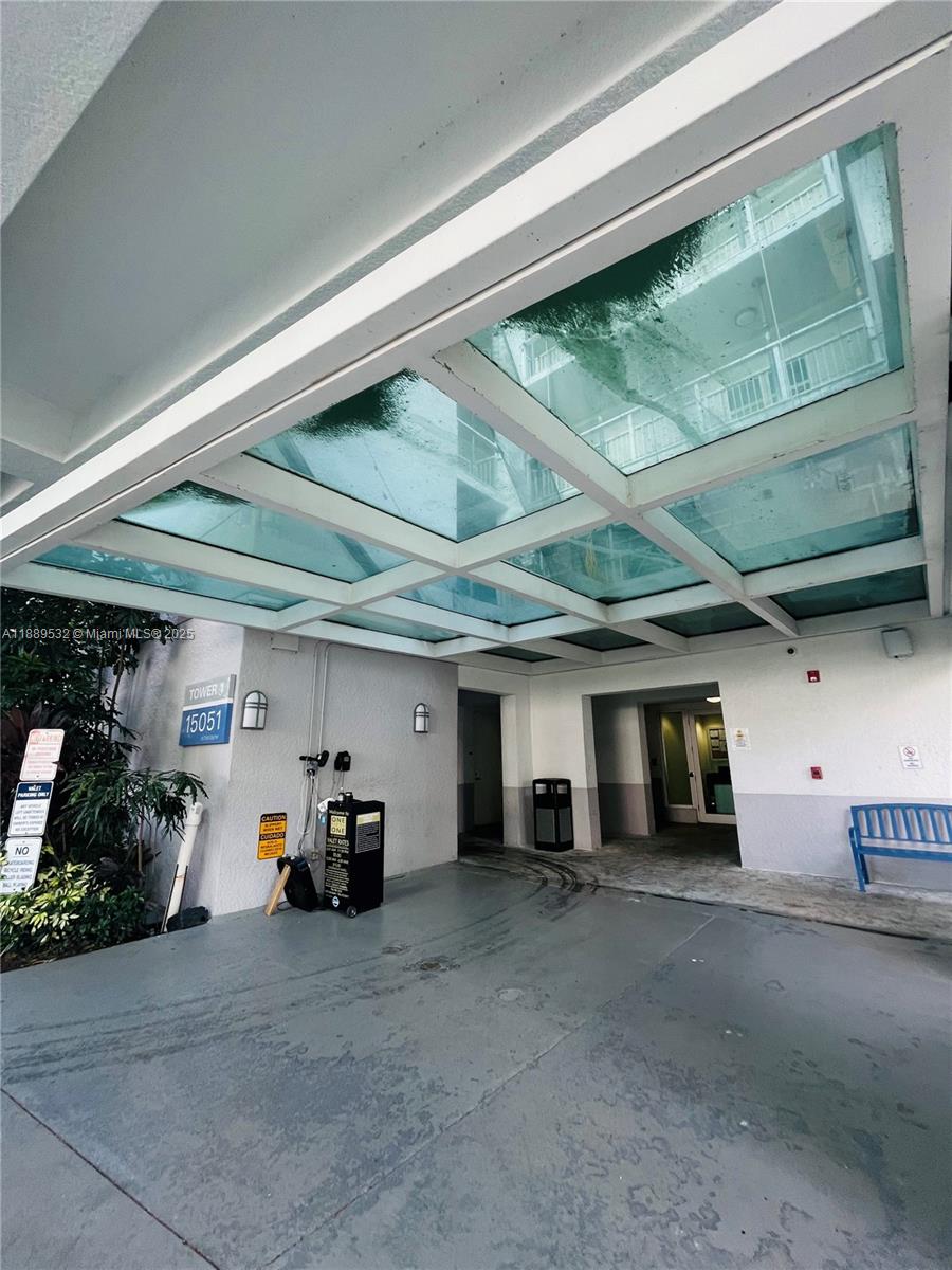 THE OAKS I CONDO - Residential Lease