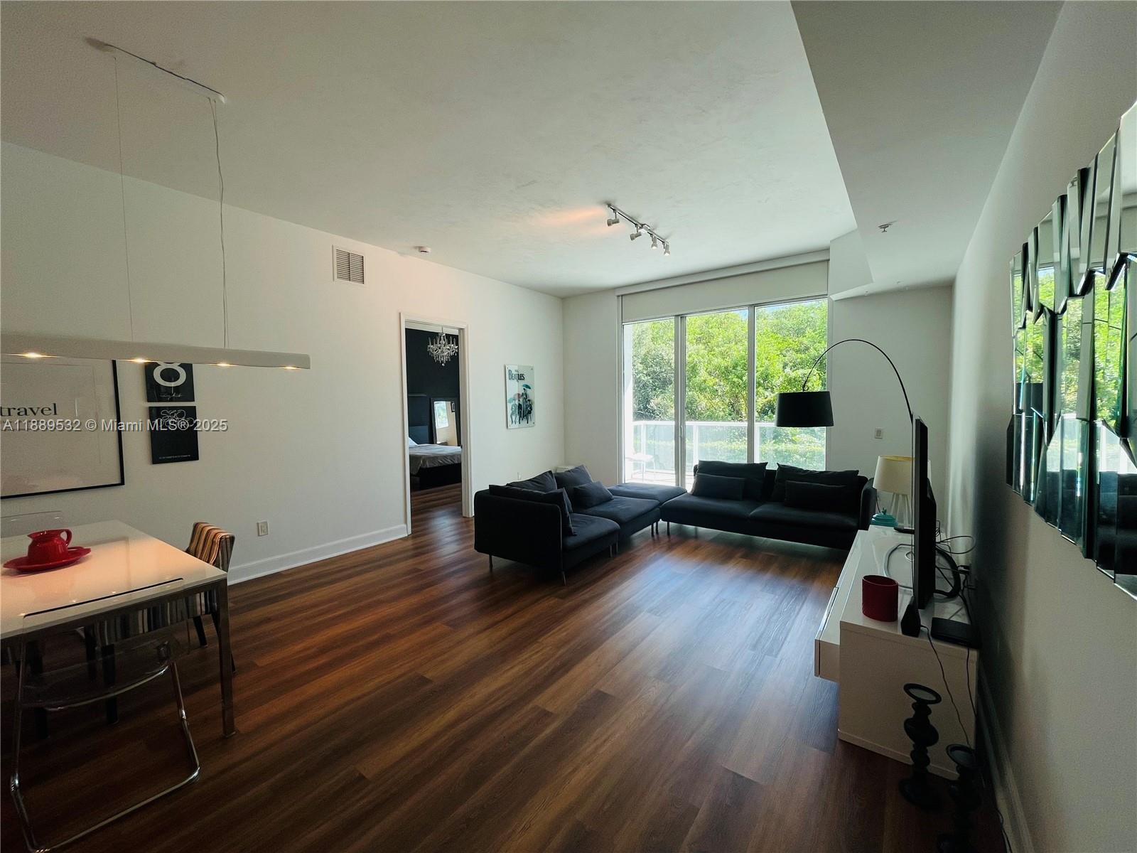 THE OAKS I CONDO - Residential Lease