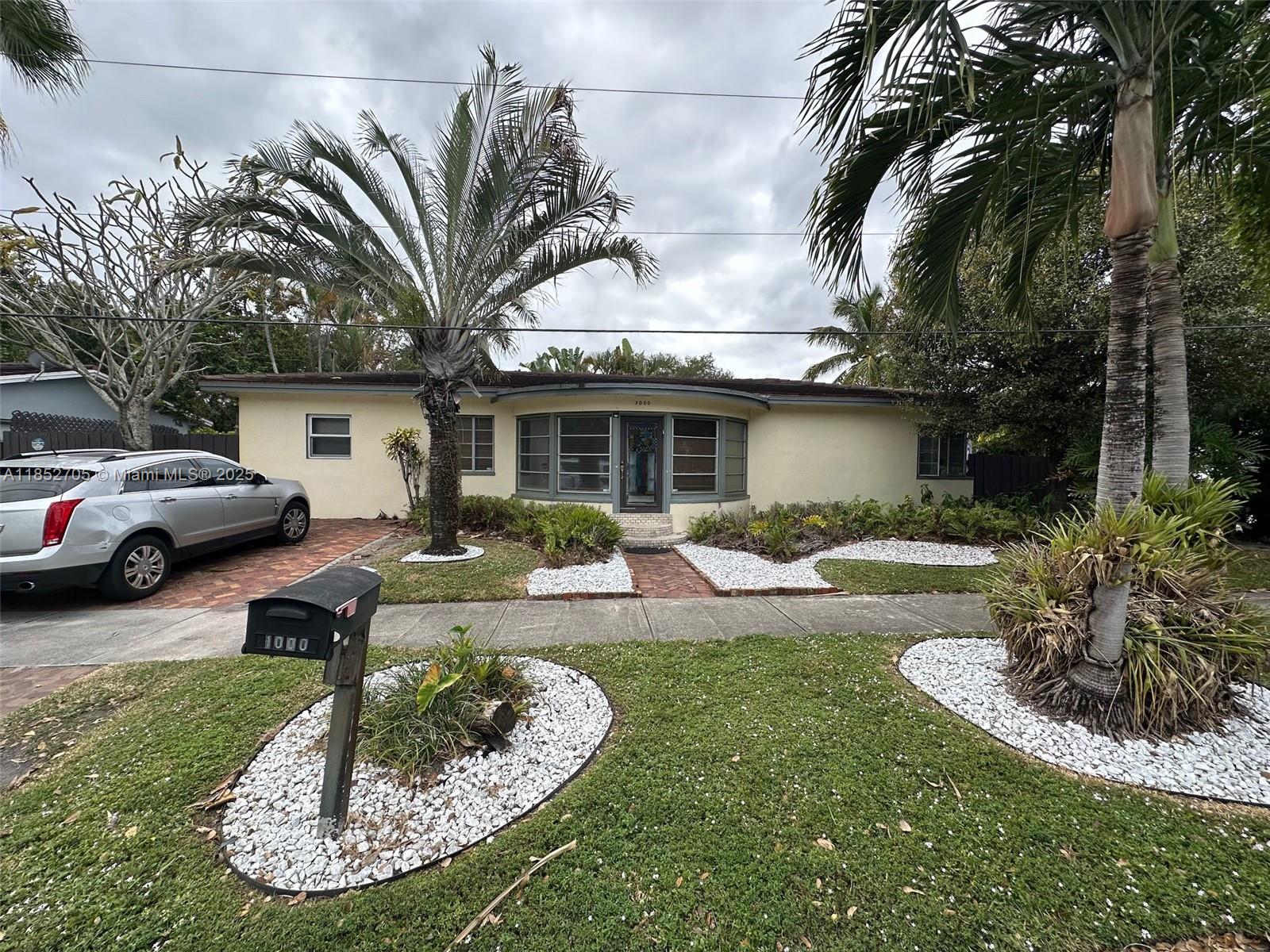 Charming single family home. 4 large bedrooms, 2 full bathrooms. Open space living area and kitchen. Brand new flooring. Brand new washer and dryer. Perfect location on Las Olas. Two large back yard areas with deck. Perfect for a family with children. Ready for moving in, same day approval.