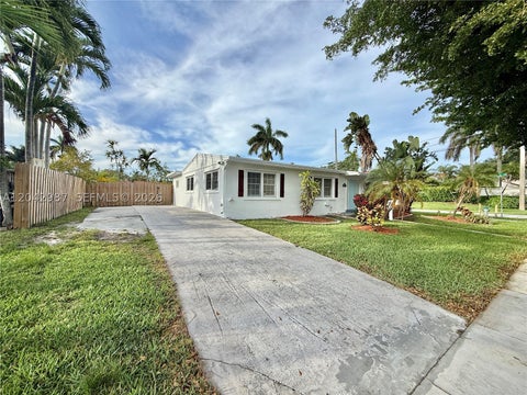 Tiny photo for 1151 Johnson St, Hollywood, FL 33019 (MLS # A12042987)