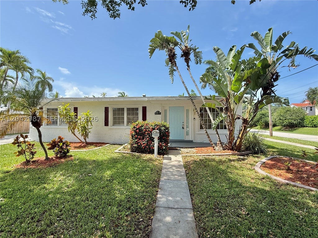 Photo of 1151 Johnson St, Hollywood, FL 33019 (MLS # A12042987)