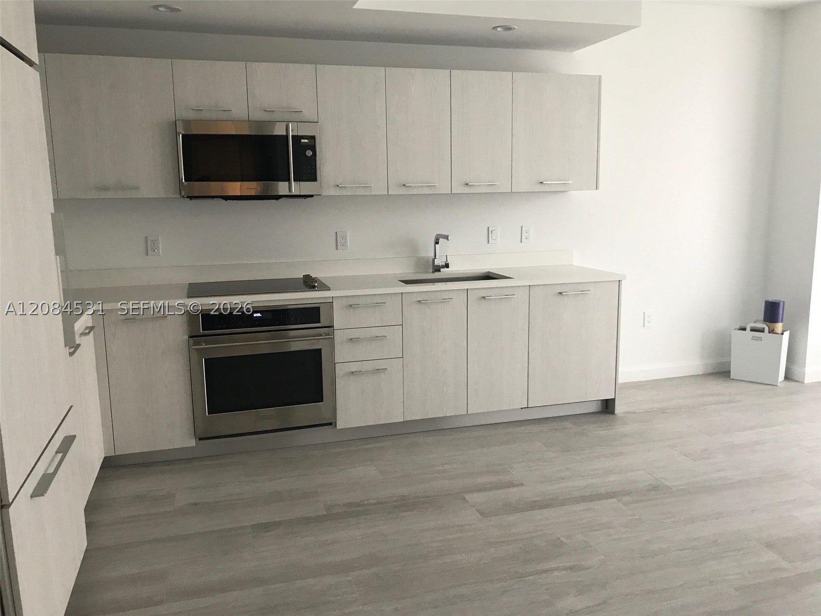 55 SW 9th St 2807