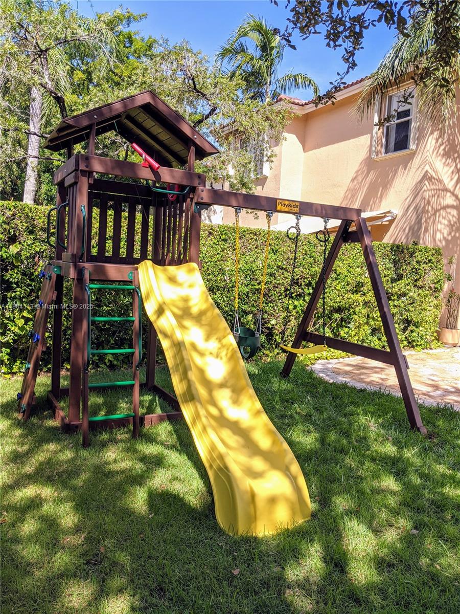 EMERALD COURTS - OPAL CRE - Residential