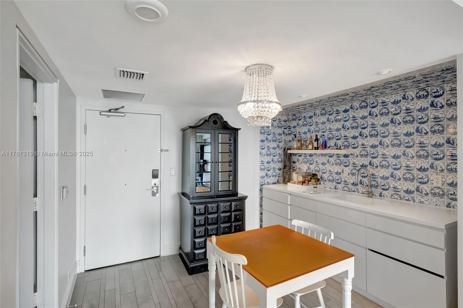 1100 West Ave 910