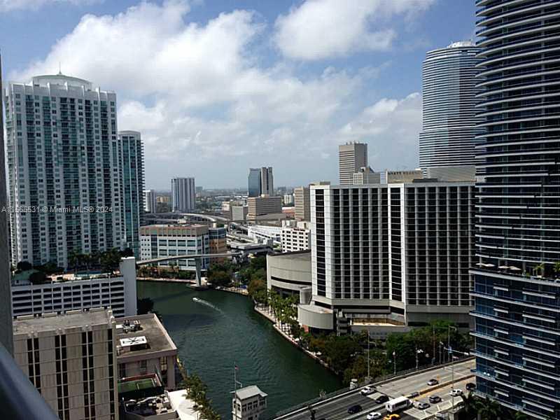 475 BRICKELL AV 2415