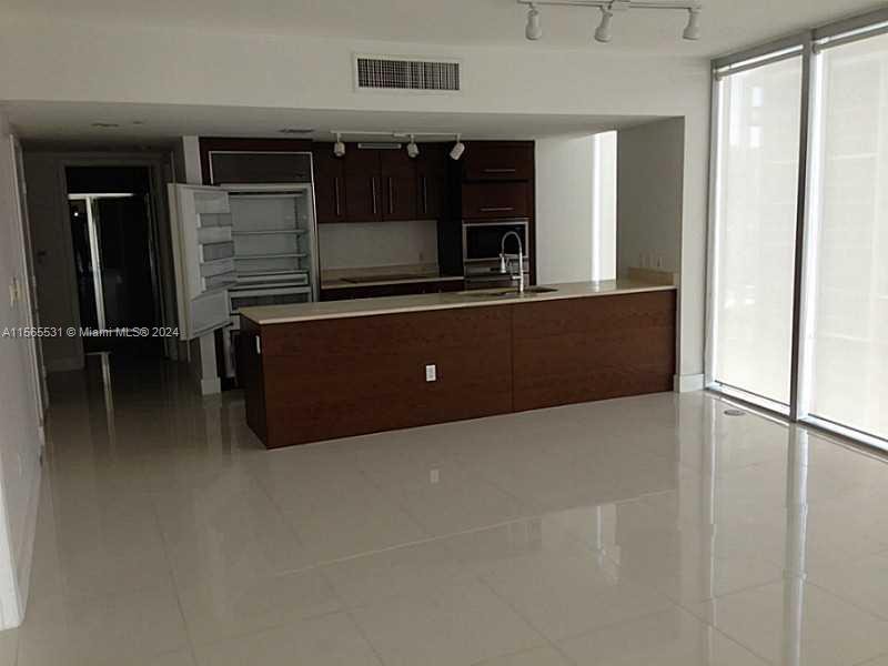 475 BRICKELL AV 2415