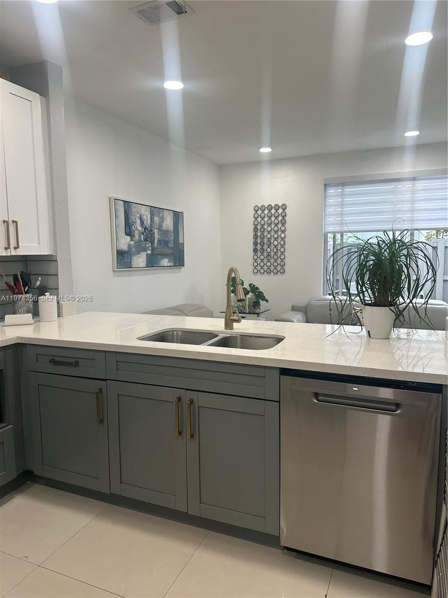 VILLAS AT NAUTICA THREE C - Residential