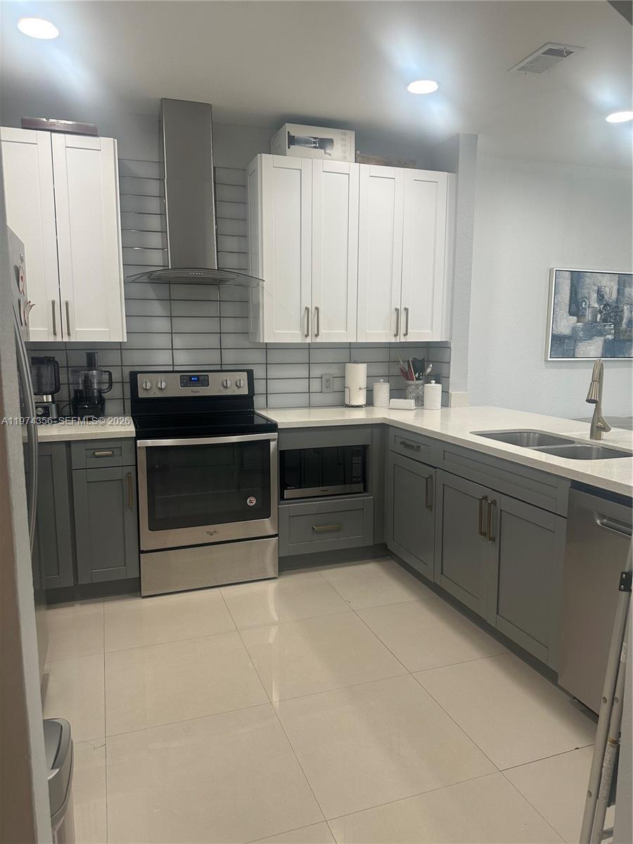 VILLAS AT NAUTICA THREE C - Residential