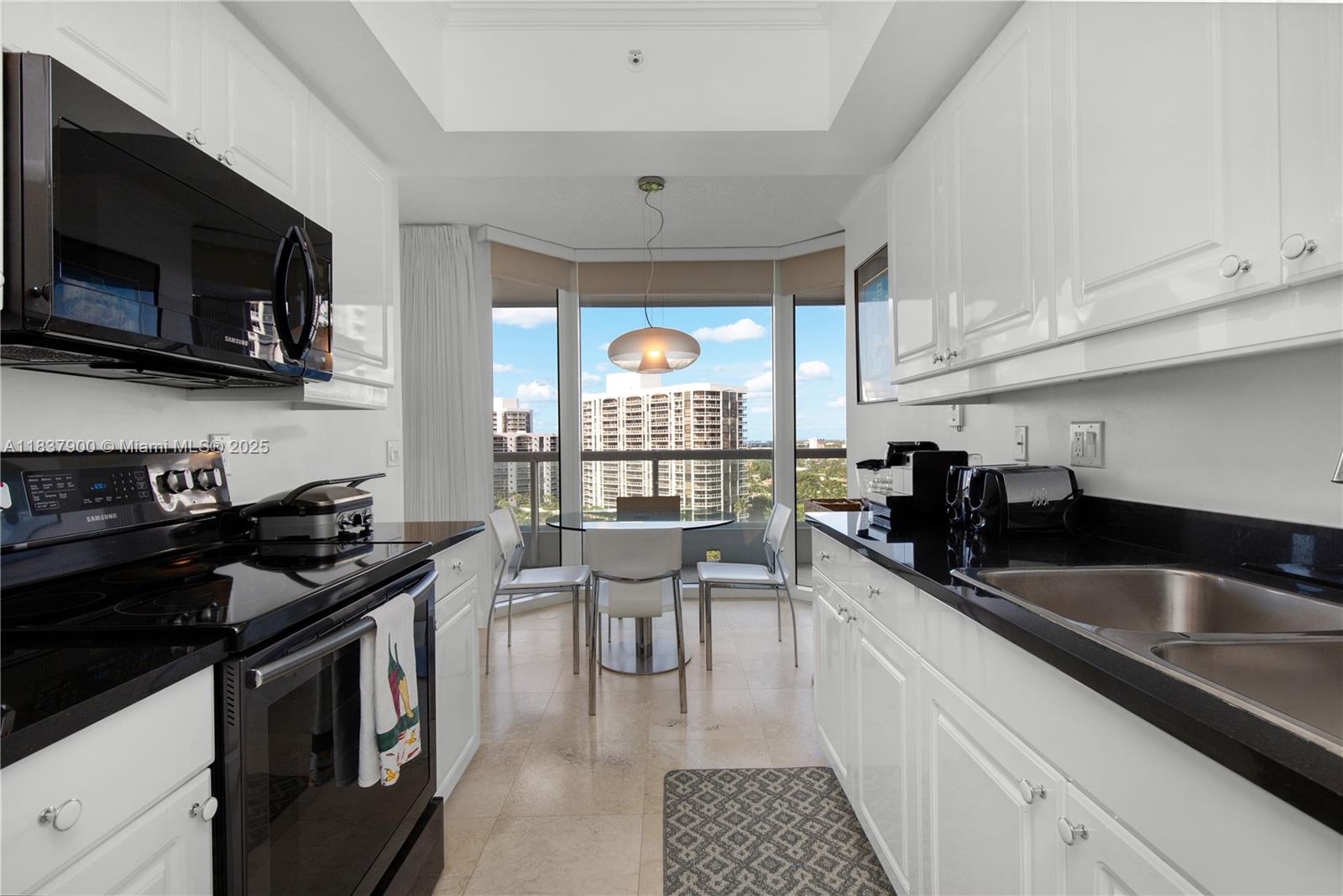 SOUTH TOWER AT THE POINT - Residential