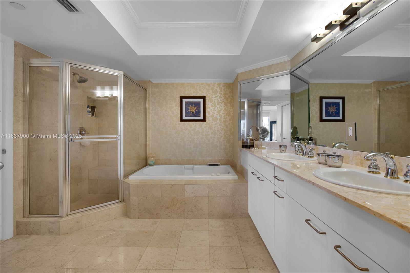 SOUTH TOWER AT THE POINT - Residential