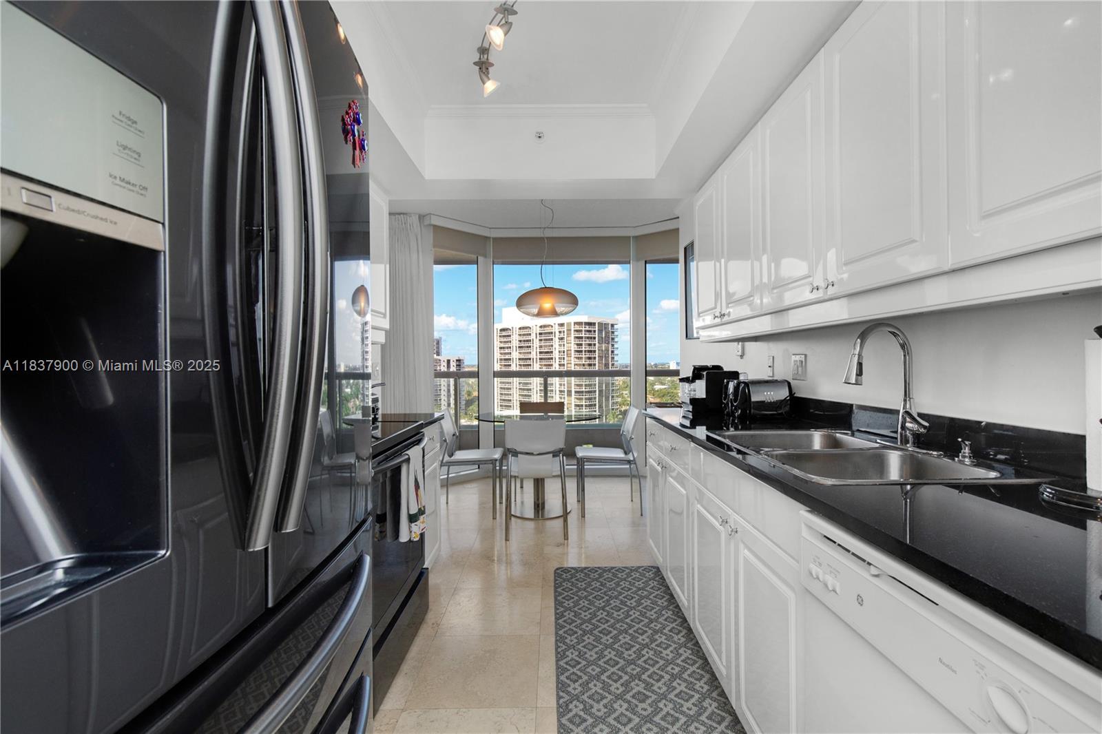 SOUTH TOWER AT THE POINT - Residential