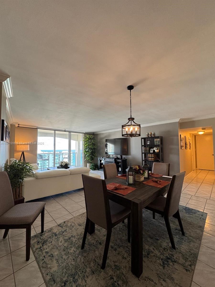 HALLMARK OF HOLLYWOOD CON - Residential