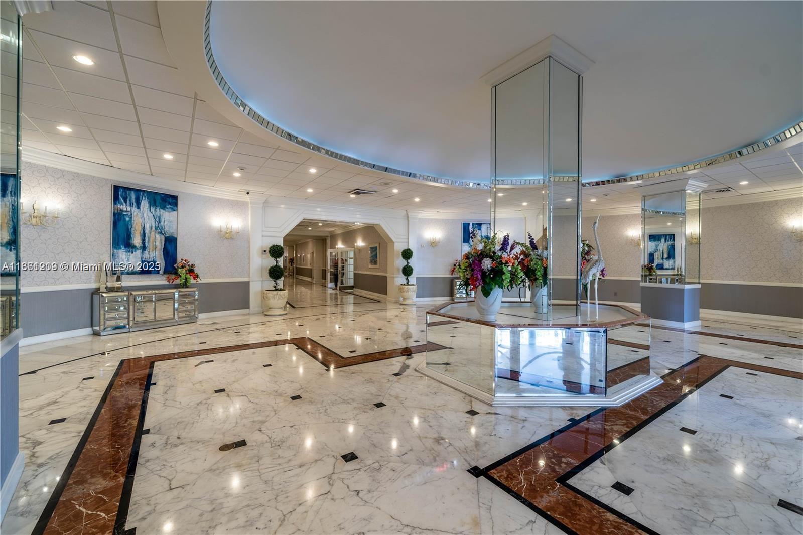 HALLMARK OF HOLLYWOOD CON - Residential