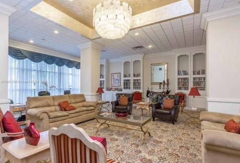 HALLMARK OF HOLLYWOOD CON - Residential