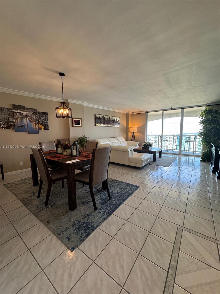 HALLMARK OF HOLLYWOOD CON - Residential