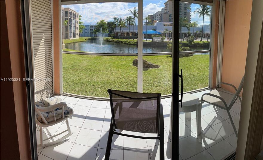 Beautiful apartment in the heart of Dania Beach, 3 min to the beach, close to highways