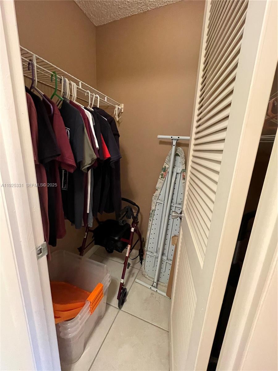 DANIANS SOUTH CONDO - Residential Lease