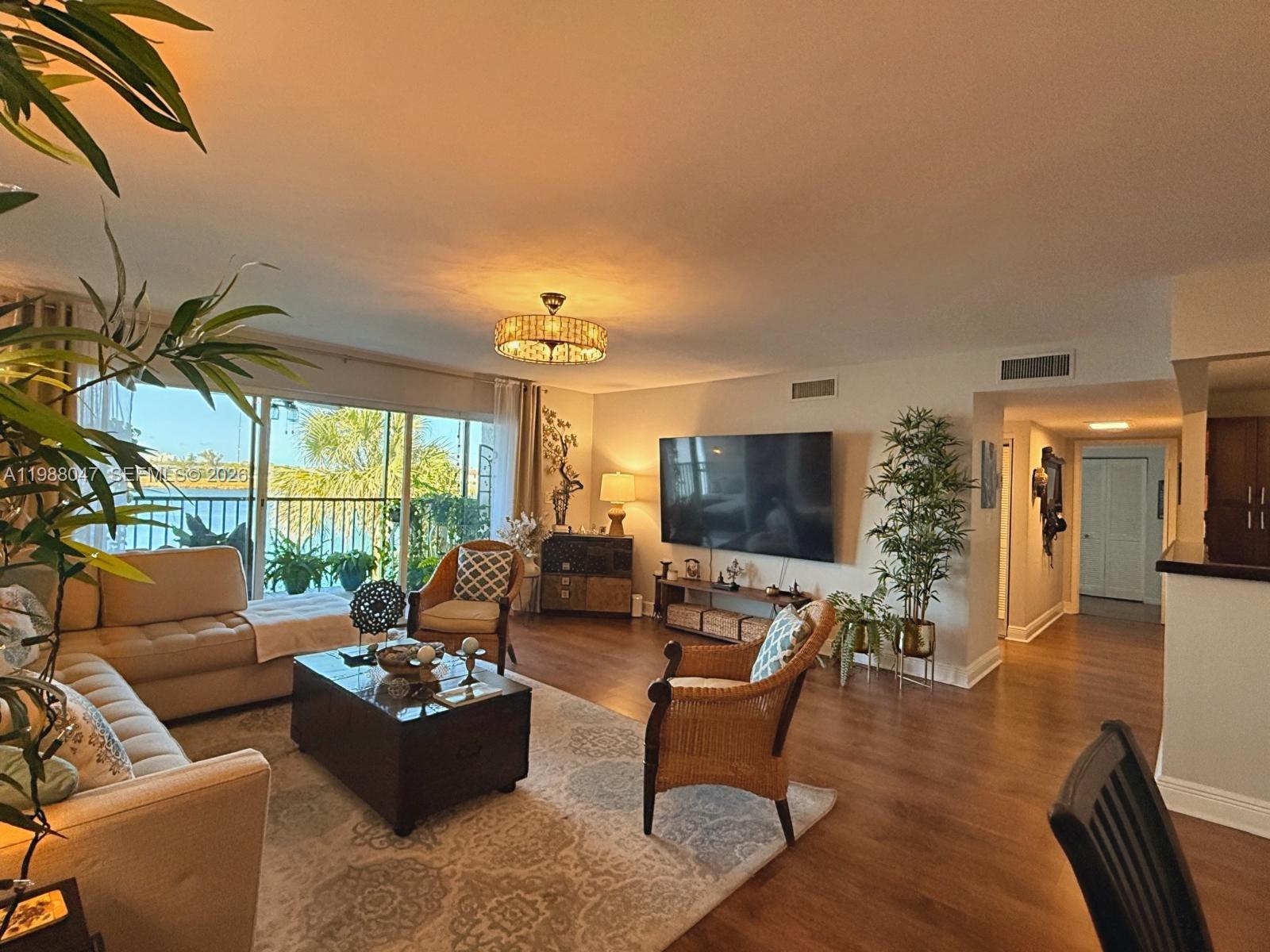 SUMMERTREE VILG CALIF CL - Residential