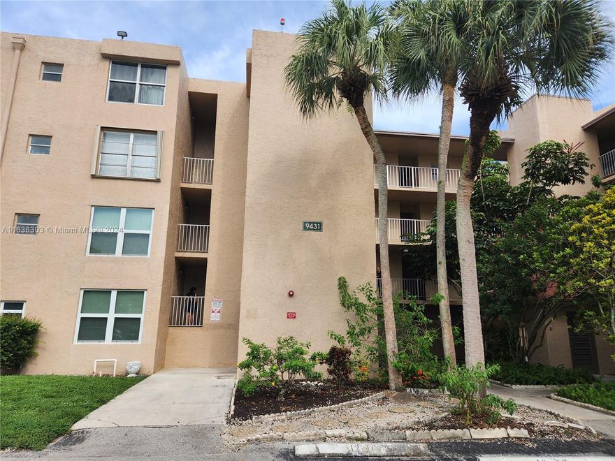 Discover one of Broward's best kept secrets!-Centrally located in the heart of Davie just 5 minutes from Nova and Broward College. Spacious 2 bed/2 bath ground floor unit. Tiled throughout, remodeled kitchen and baths, large bedrooms, lots of closet/storage space, hurricane protection, additional storage space. Front porch area with pleasant area garden. A great opportunity to live in or invest in this Private Country Club Community.  HOA is pet friendly Walking distance to the Country club which includes 2 restaurants and amazing amenities- such as pool, gym, tennis, pickleball, playground, jogging & bike paths. Pets ok.  Top Davie schools!  Close to shopping, major roads/595, turnpike. 20 min to beach and ft laud airport