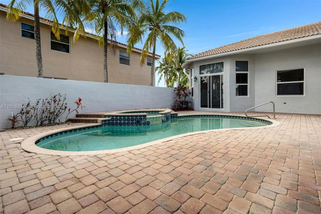 Photo of 1666 Victoria Pointe Cir, Weston, FL 33327 (MLS # A12018897)