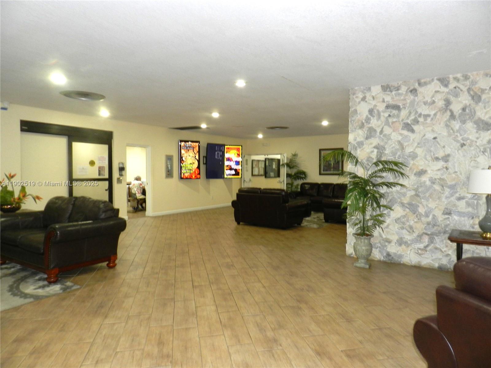 SUNRISE LAKES 137 CONDO - Residential