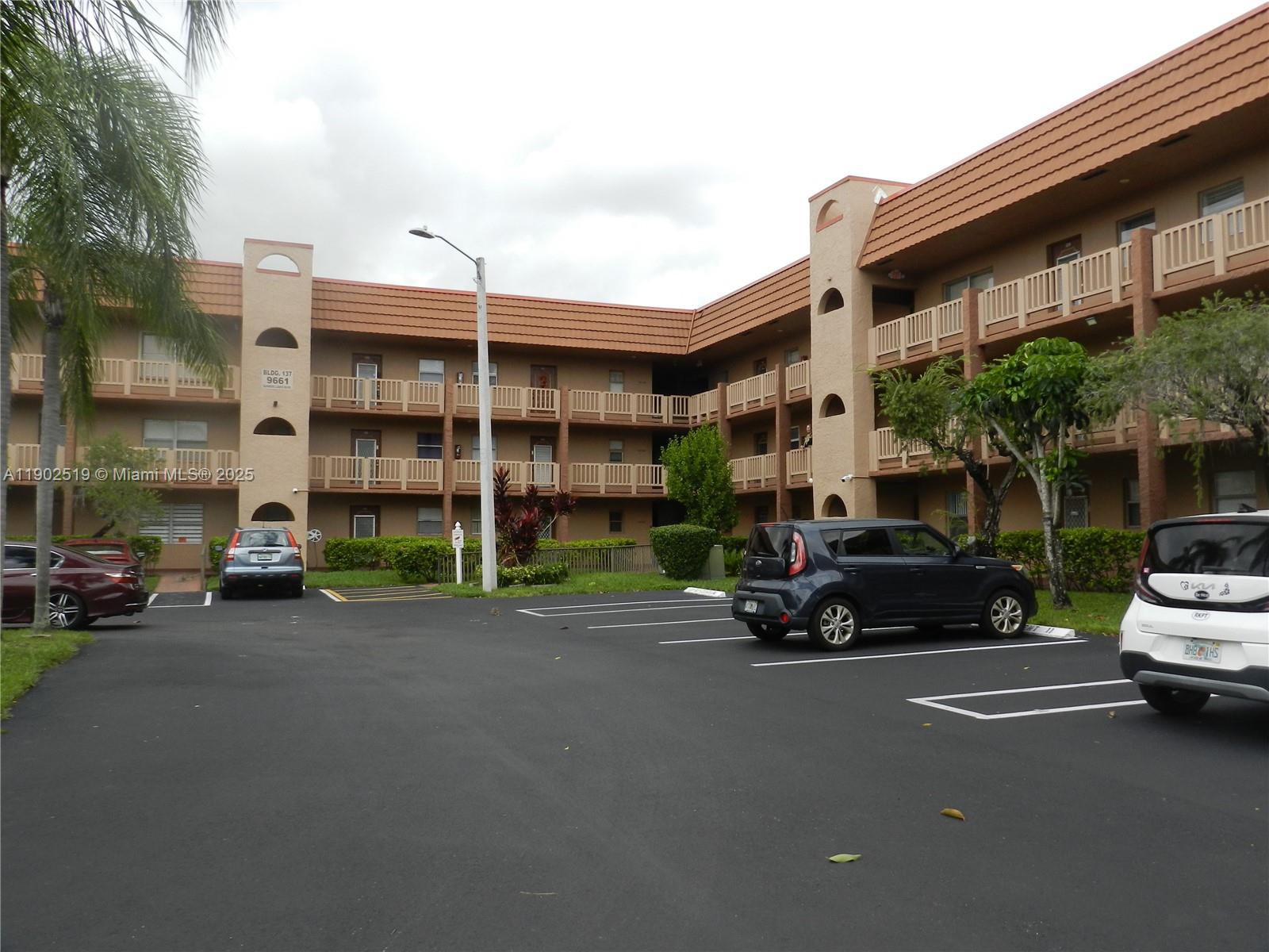 SUNRISE LAKES 137 CONDO - Residential