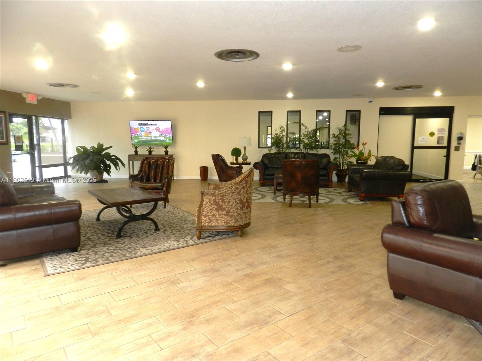 SUNRISE LAKES 137 CONDO - Residential