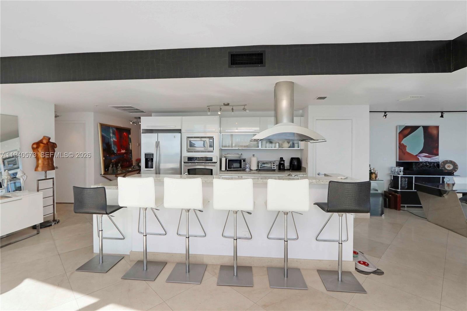 BLUE CONDO - Residential