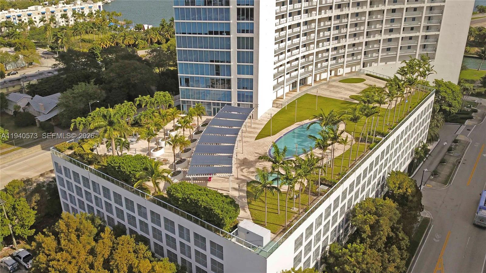 BLUE CONDO - Residential