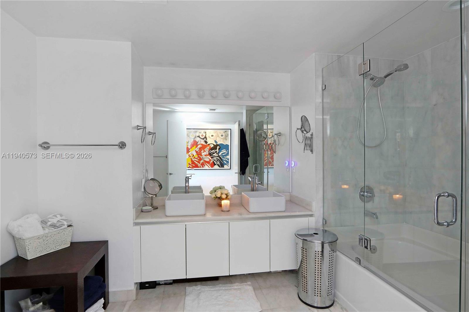 BLUE CONDO - Residential