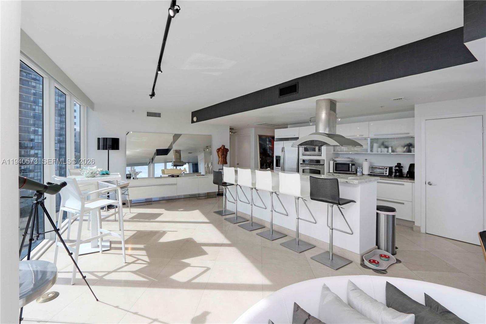 BLUE CONDO - Residential