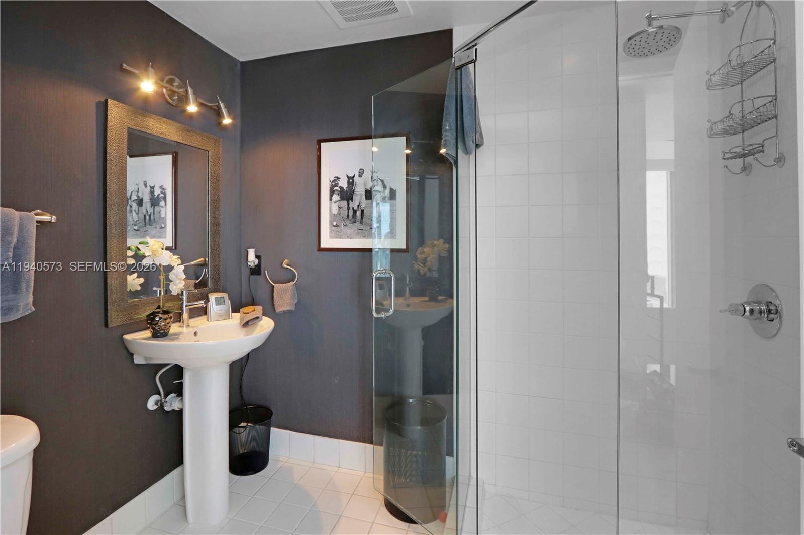 BLUE CONDO - Residential