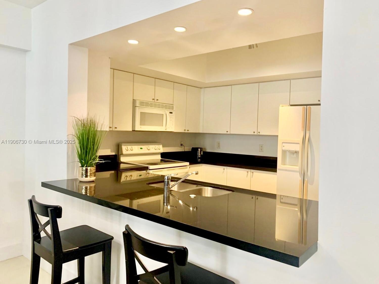 OCEAN POINT BEACH CLUB CO - Residential Lease